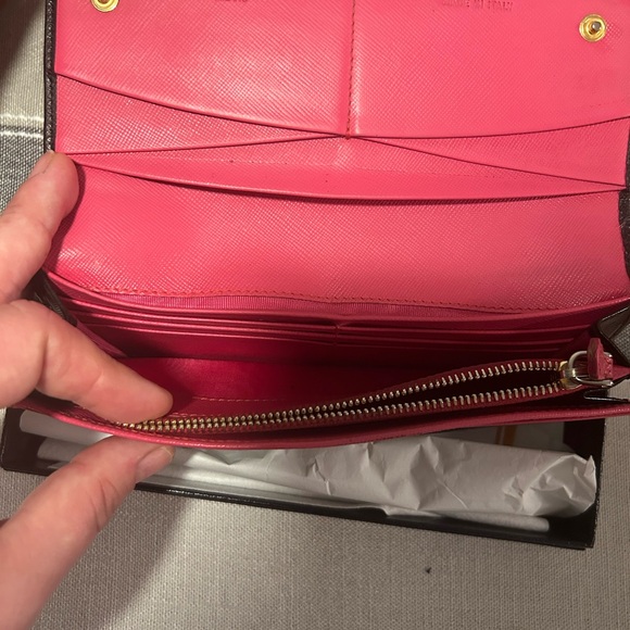 Prada black leather wallet - Picture 6 of 9